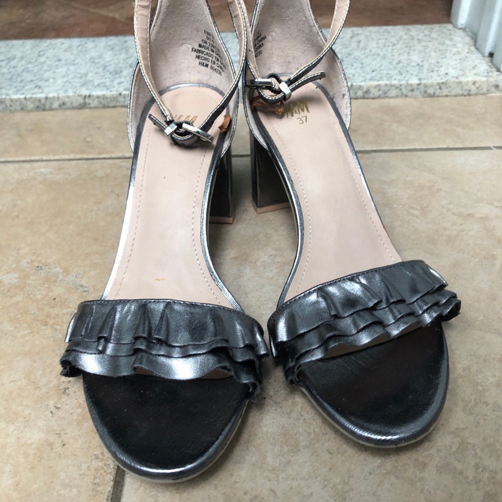 H&M Silver Metallic Ruffle Block Heel Sandals - Picture 2 of 4